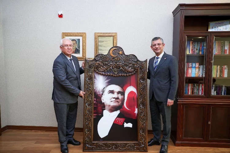 Selvitopu'dan Özel'e “hayırlı olsun” ziyareti haberinin görseli