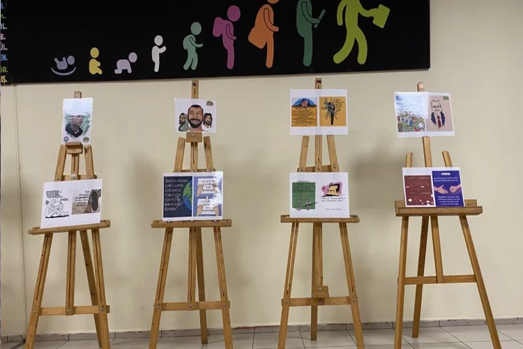 Ege Üniversitesi'nde “Geçmişten Günümüze Karikatür Çizimleri” sergisi haberinin görseli