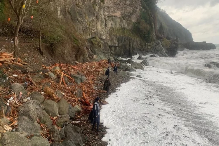 Zonguldak’ta batan geminin kayıp 7 mürettebatını arama çalışması sürüyor haberinin görseli