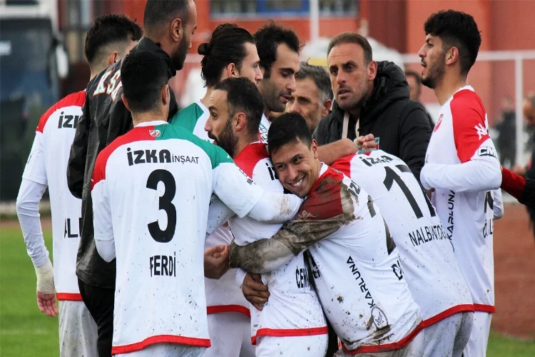 Karşıyaka, Efeler'i deplasmanda yendi: 09 Efeler-Karşıyaka: 2-3(Maç sonucu)