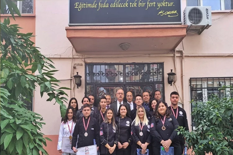 Meslek Lisesi öğrencilerinden İzmir'e gurur