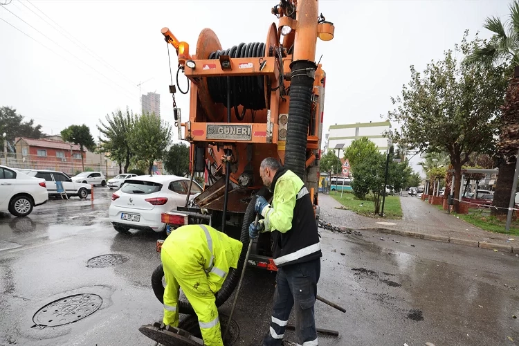 İzmir’de yağmur alarmı: Büyükşehir görev başında!