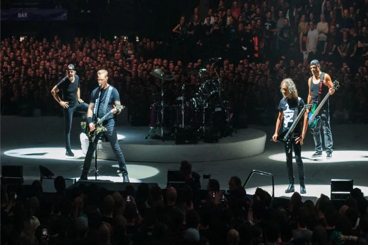 İlk kez Suudi Arabistan'da konser verecek olan müzik grubu Metallica kimdir?