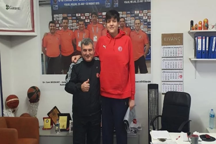 Anadolu Efes'e 2.17’lik dev basketbolcu: Ahmet Kerim Andıç