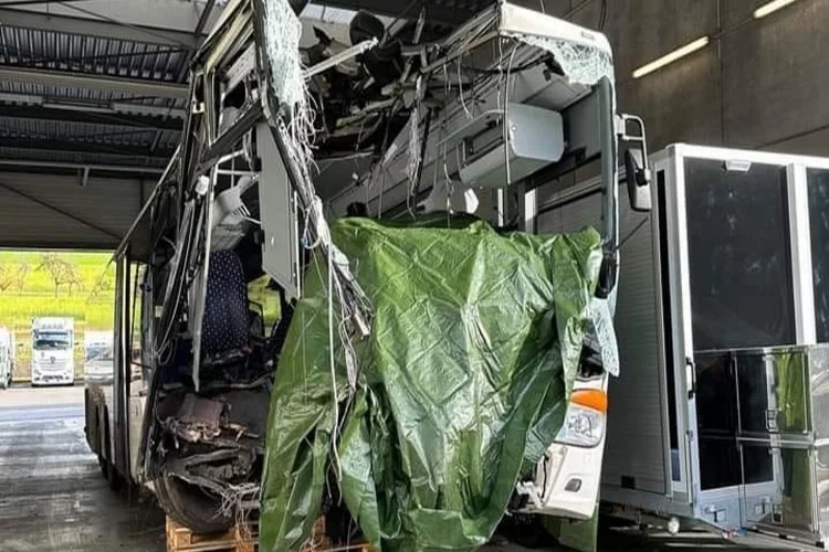 Gurbetçi otobüs şoförü kazada hayatını kaybetti