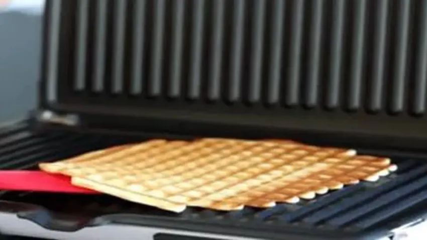 tost makinesinde waffle