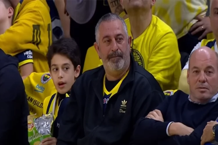 Ünlü komedyen Cem Yılmaz Fenerbahçe Beko maçında haberinin görseli