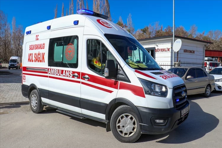 Kara ambulansları bu yıl 5,5 milyondan fazla hasta ve yaralı taşıdı haberinin görseli