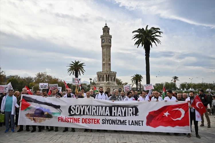 İzmir'de doktorlardan Gazze için sessiz yürüyüş haberinin görseli