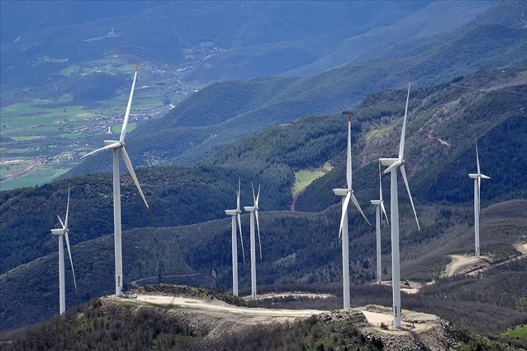 Küresel yenilenebilir enerji kapasitesini üç katına çıkarmak için 118 ülkeden taahhüt haberinin görseli