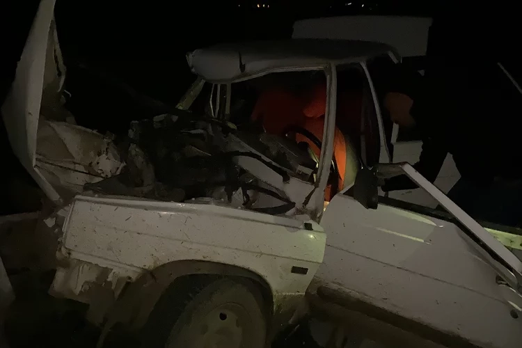 Edirne'de otomobil ile traktör çarpıştı: 1 ölü 1 yaralı haberinin görseli