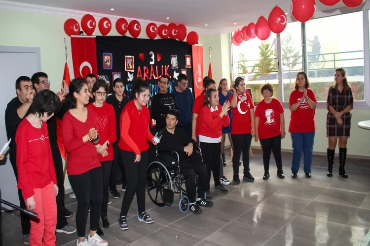 Engel tanımayan gençler Karşıyaka’da farkındalık yarattı haberinin görseli