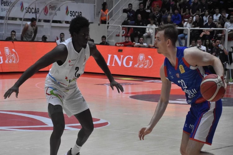 Aliağa Petkimspor, evinde A. Efes'e mağlup oldu haberinin görseli
