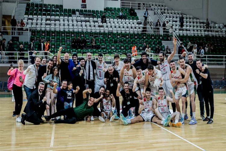 Bornova Belediyesi Karşıyaka 3'de 3 yaptı! haberinin görseli