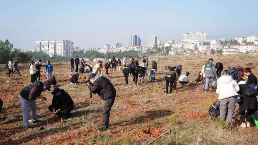 “Ege Üniversitesi 100. Yıl Hatıra Ormanı” için ilk fidan toprakla buluştu