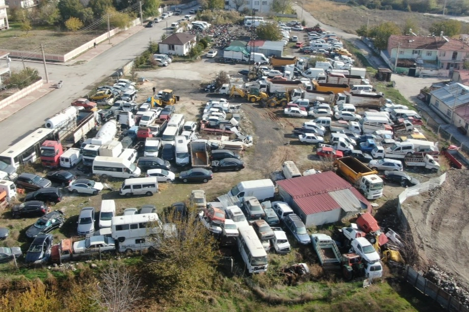 Elazığ'da milyonluk araçlara kimse sahip çıkmıyor