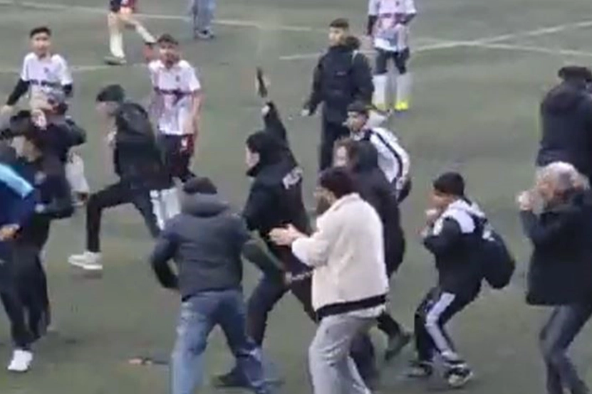 Futbol maçında kavga... Polis havaya ateş açarak ayırdı