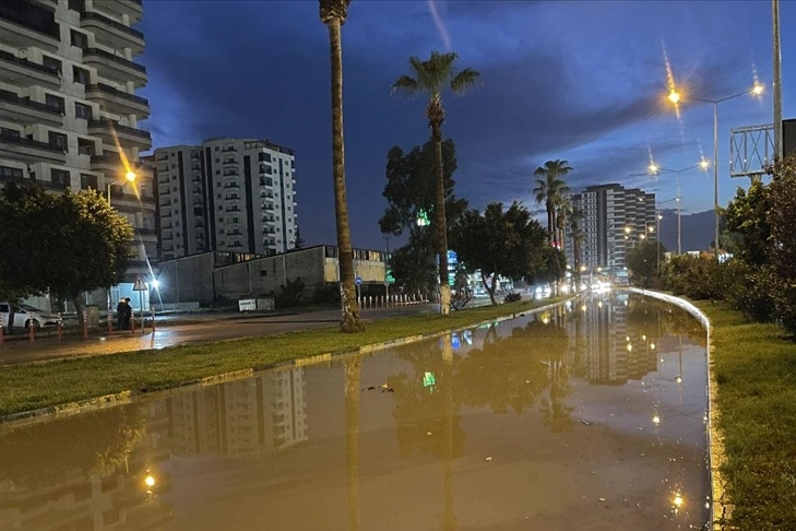 Hatay'da sağanak yağış etkili oldu haberinin görseli