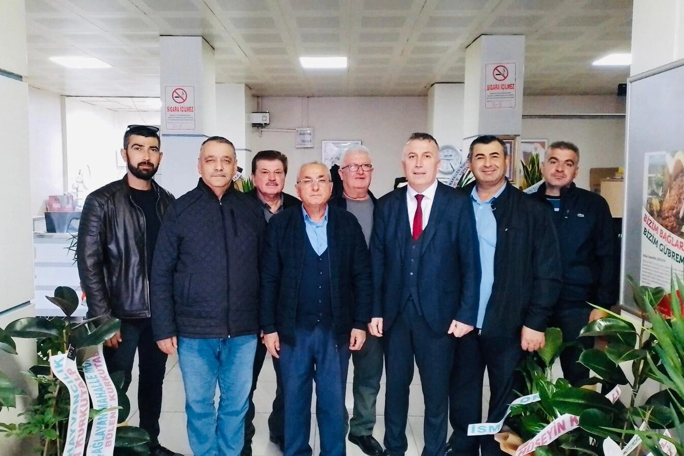 TARİŞ'in yeni başkanına üzüm üreticilerinin sorunları anlatıldı haberinin görseli