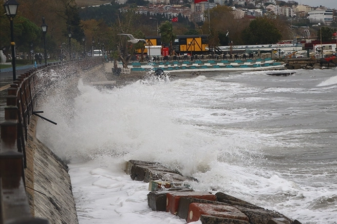 Marmara Denizi'nde yarın için fırtına uyarısı verildi