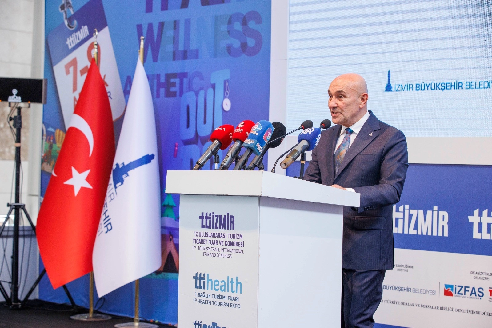 Tunç Soyer’den müjde: Sığacık-Samos yolcu gemisi seferleri başlıyor haberinin görseli