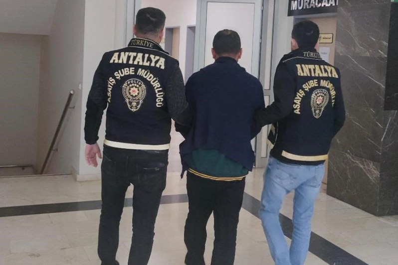 53 yıl hapis cezası ile aranan firari Antalya’da yakalandı