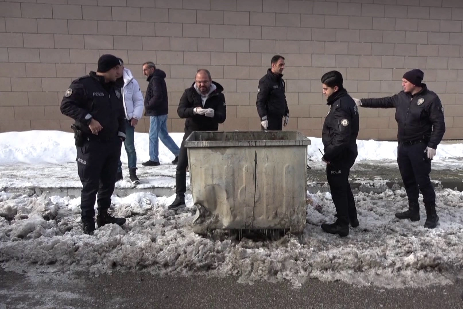 Erzurum'da çöpte ceset ihbarı polisi harekete geçirdi