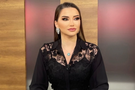 Her gün binlerce ilişkiye derman oluyor, dişi enerjinin sırlarını açıklıyor: Esra Ezmeci kimdir? haberinin görseli