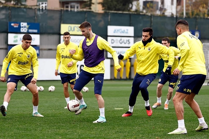 Fenerbahçe, Beşiktaş derbisi için stada girdi