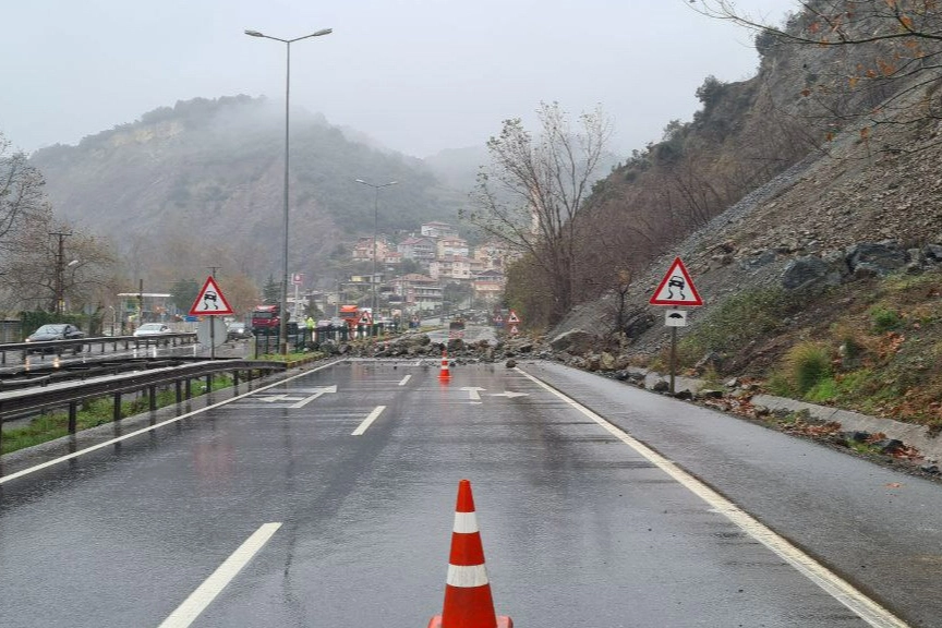 Zonguldak Alaplı -Ereğli Karayolu ulaşıma kapandı