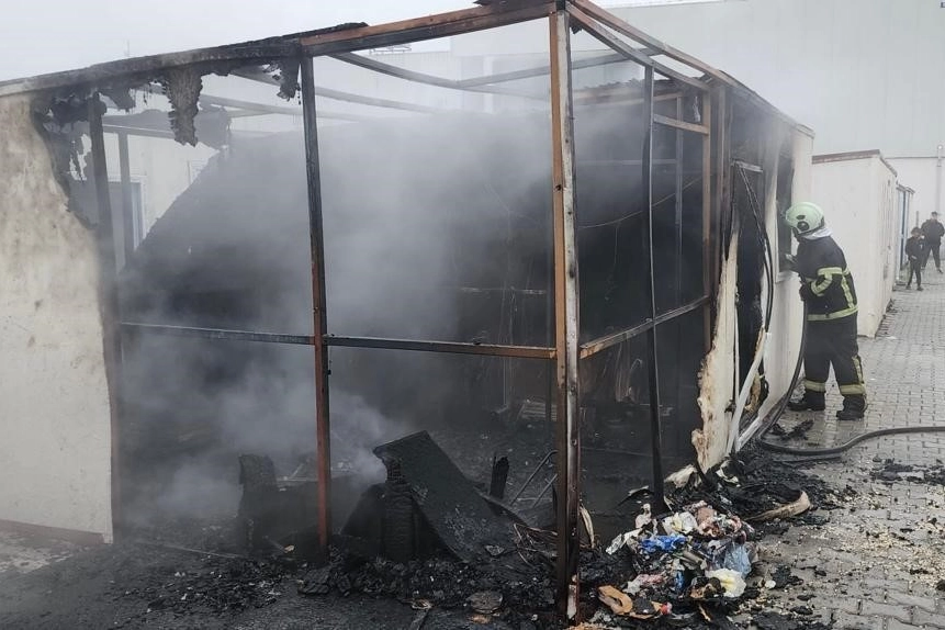 Hatay’da konteyner da yangın çıktı