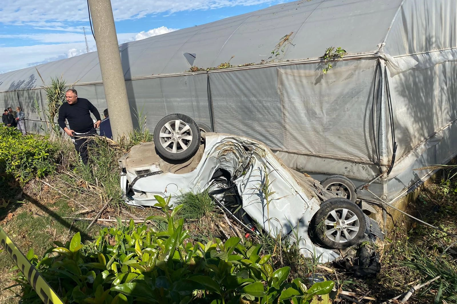 Antalya'da feci kaza! Otomobil beton direğe çarptı: 1 ölü