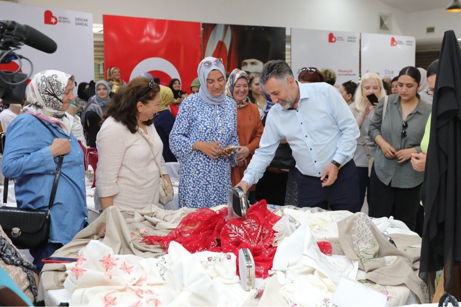 Bayraklılı kadınlardan yılbaşına özel sergi haberinin görseli