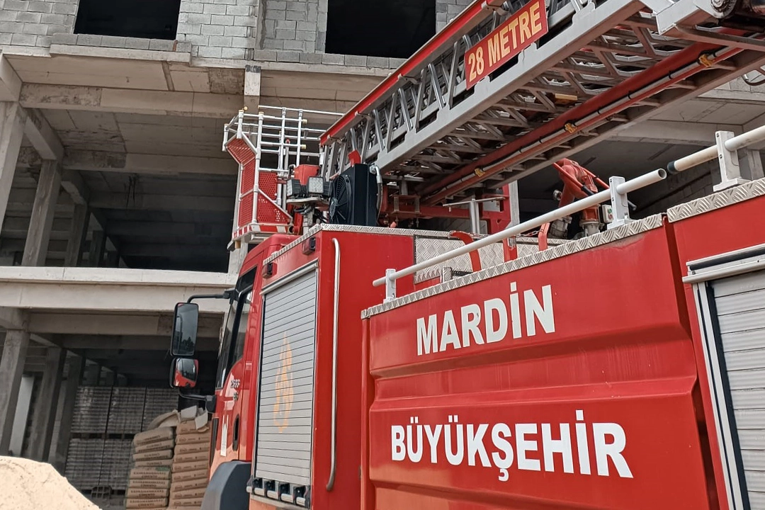 Mardin'de inşaat işçisi asansör boşluğuna düştü