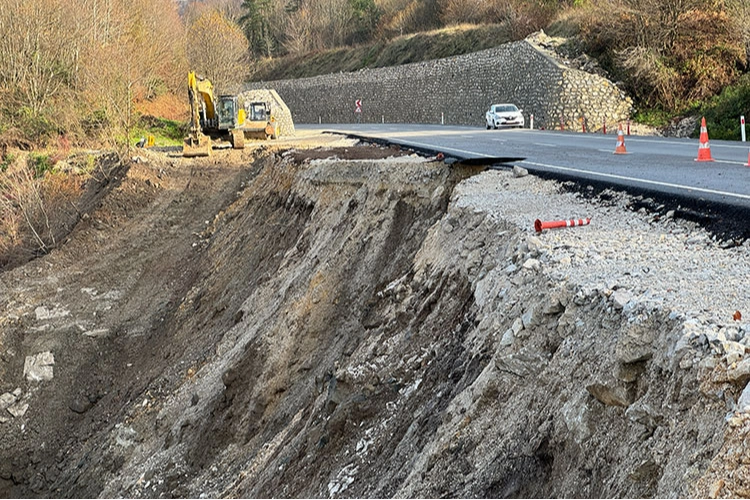 Bartın-Kastamonu kara yolunda heyelan