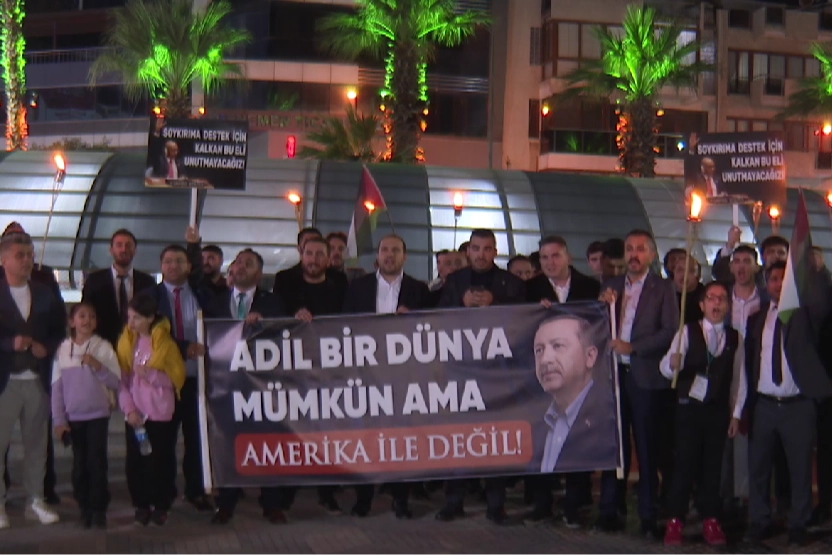 İzmir ve çevre illerde, ABD’ye tepki gecikmedi haberinin görseli