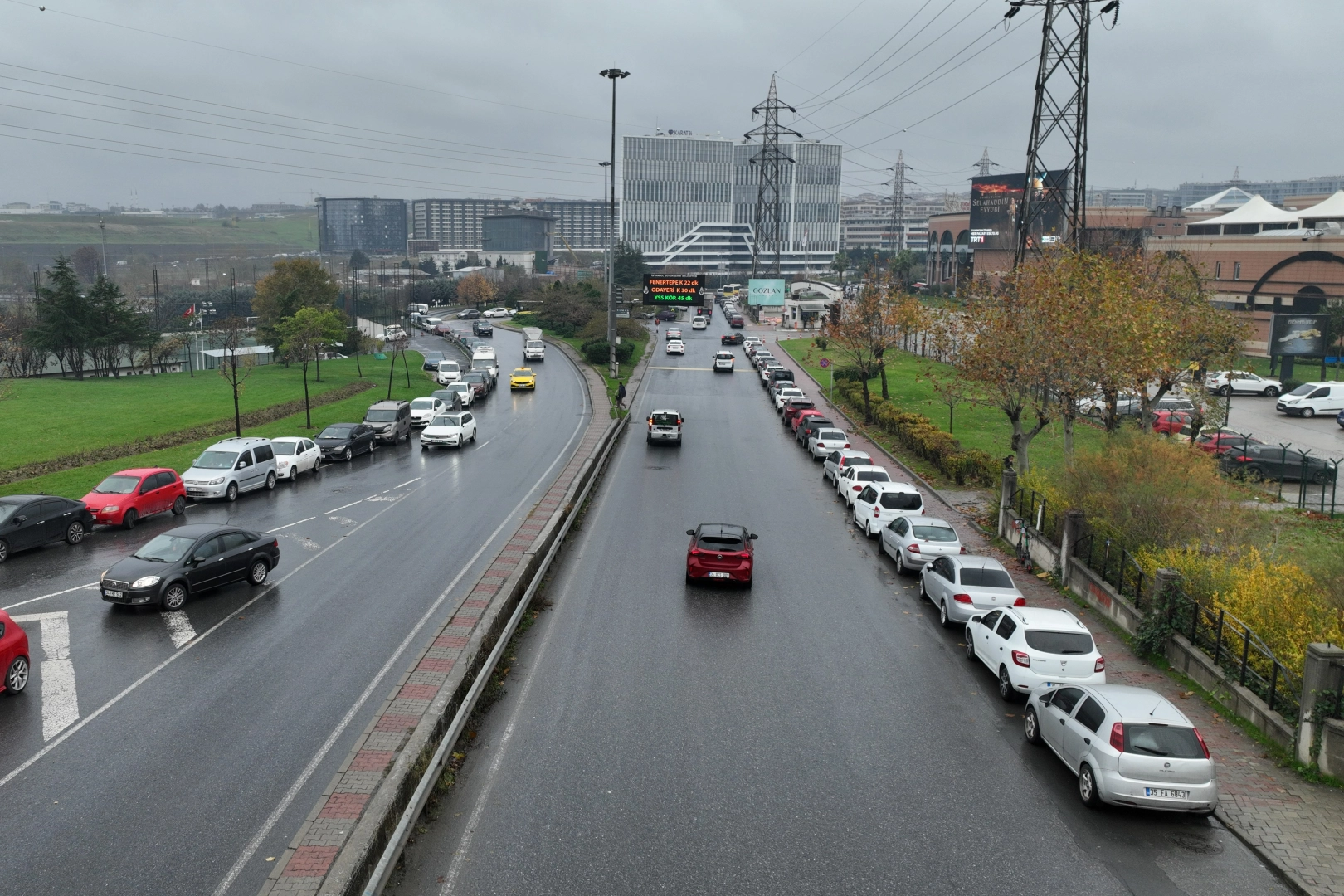 Otoparklar boş kaldı, yollar otoparka döndü haberinin görseli