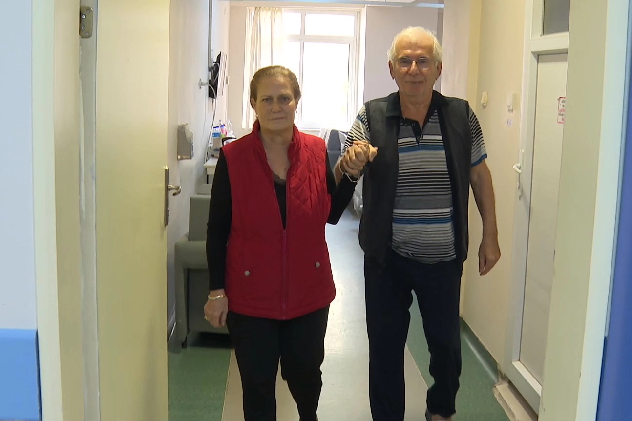 Alışveriş yaparken düşmüştü, kanser teşhisi konuldu haberinin görseli
