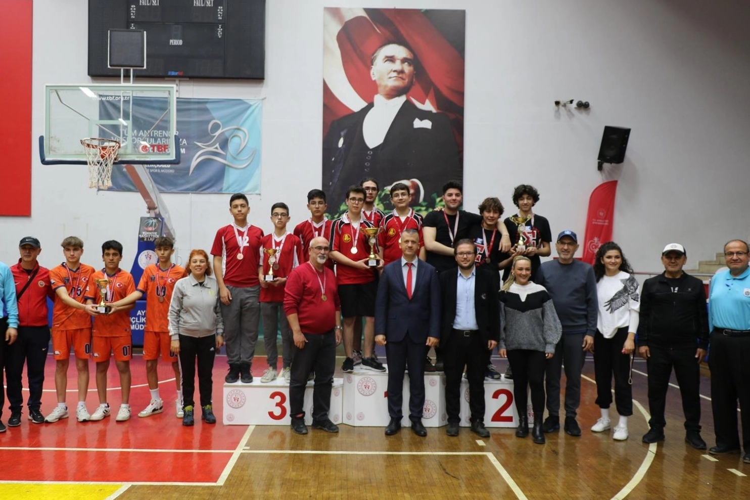 Aydın’da liseli gençler şampiyonluk için ter döktü haberinin görseli