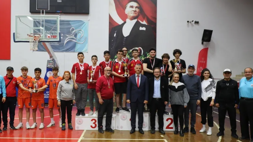 Aydın’da liseli gençler şampiyonluk için ter döktü haberinin görseli