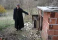 Ayı kümesteki tavukları ve horozları telef etti