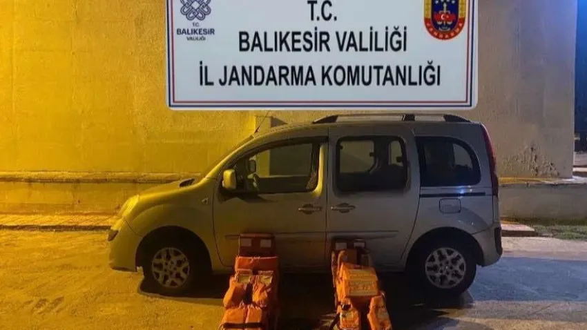Balıkesir'de düzensiz göçmen operasyonu: 8 kişi kaçamadı haberinin görseli