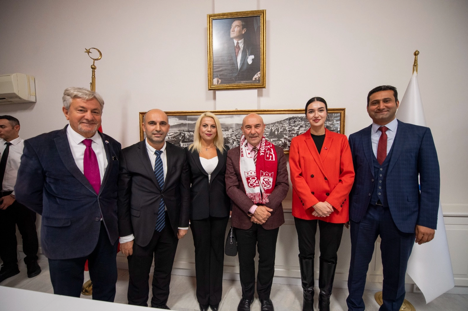 Başkan Tunç Soyer: Toplumsal barışı büyütmek gerekli haberinin görseli