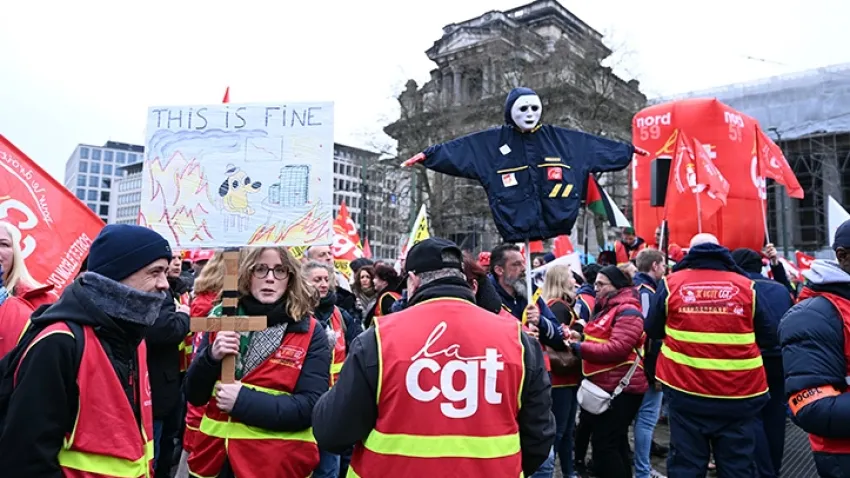 Belçika’da kemer sıkma politikalarına karşı protesto düzenlendi haberinin görseli