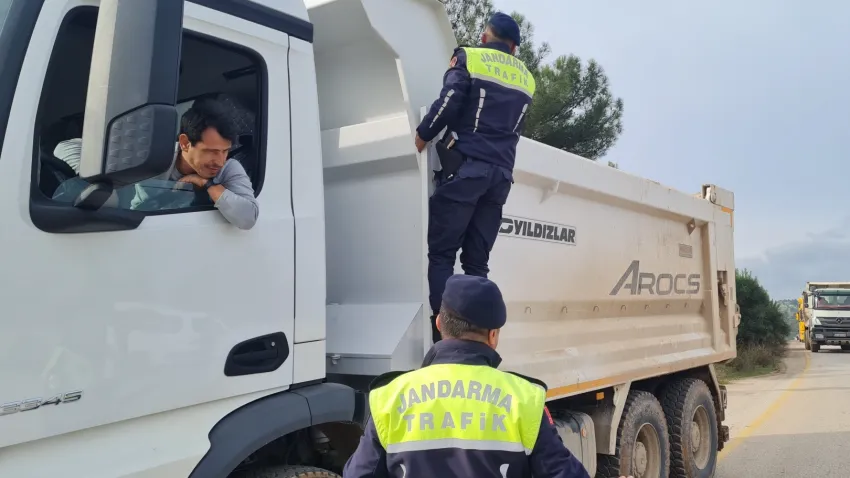 Bodrum’da hafriyat kamyonları denetlendi haberinin görseli