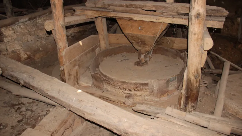 Dandalaz su değirmenleri her kış biraz daha yıkılıyor haberinin görseli