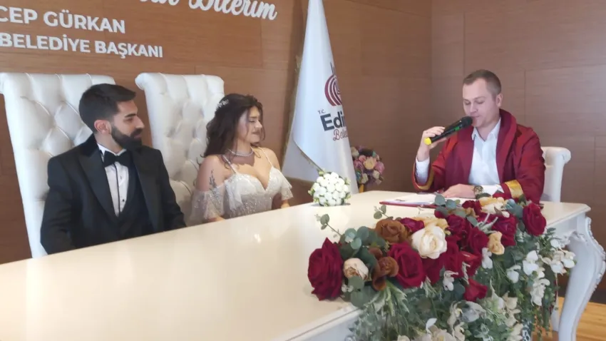 Edirne'de 12.12.2023 tarihinde 8 çift nikah kıydı haberinin görseli