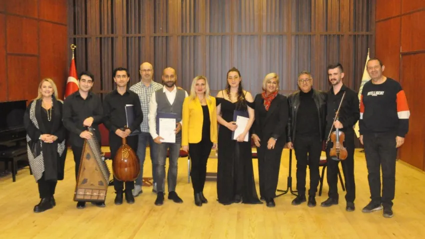 Egeli öğrenciler Atatürk’ün sevdiği şarkıları seslendirdi haberinin görseli