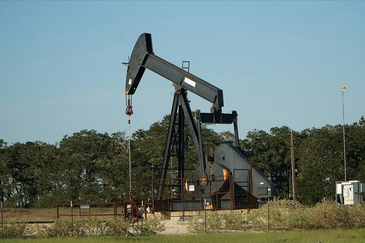 Fitch Ratings 2024 petrol fiyatı tahminini 5 dolar artırdı haberinin görseli