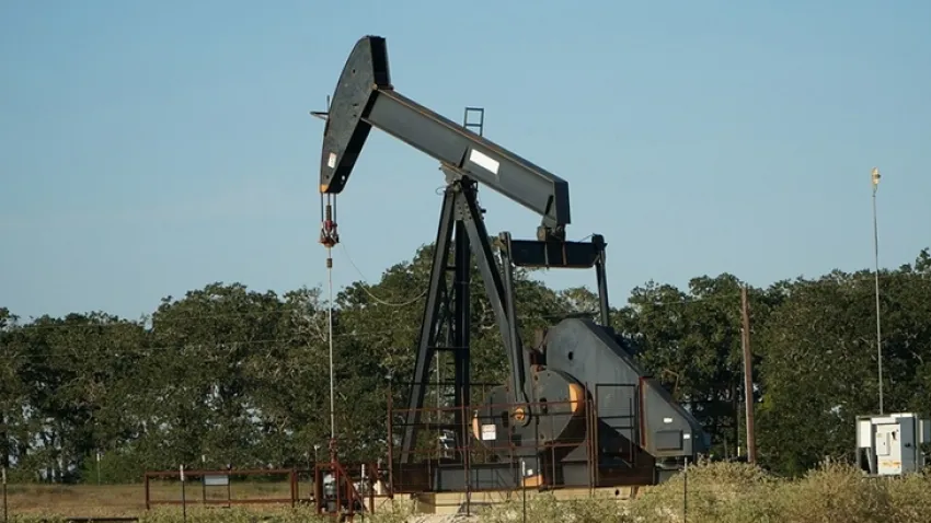 Fitch Ratings 2024 petrol fiyatı tahminini 5 dolar artırdı